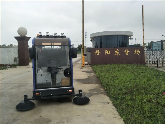 意昂4电动扫地车1800B