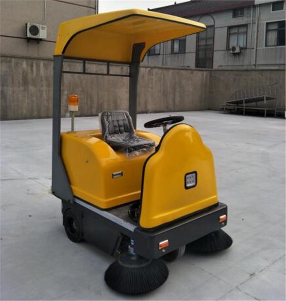 意昂4电动扫地车1400A加蓬