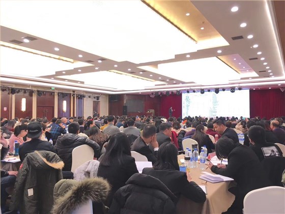 意昂4扫地车厂家在牛商网学习