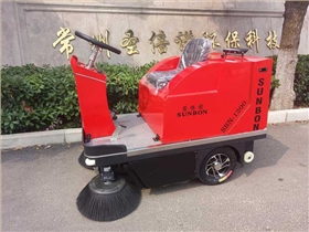 驾驶式扫地机成为城市保洁发展新方向