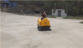 南京某机械厂采购电动扫地车