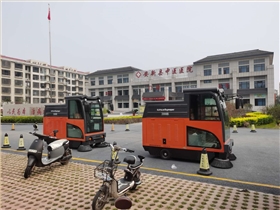 电动清洁扫地车