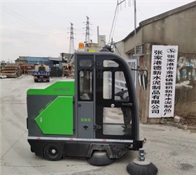 驾驶电动扫地机制造商如何选择呢？