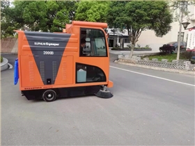 学校使用扫地车，应该如何选择呢？