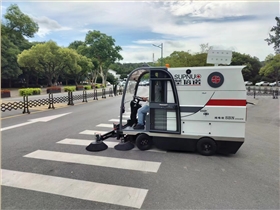 为什么意昂4放弃人工清洁和使用驾驶扫地车？