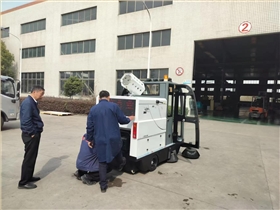 电动清扫车:高效清洁,节省时间精力 电动清扫车:高效清洁,节省时间精力