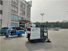 小型驾驶式清扫车 小型驾驶式清扫车
