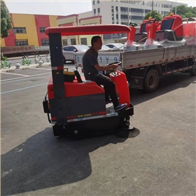 小型驾驶式清扫车 小型驾驶式清扫车