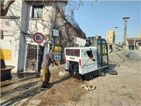 如何选择驾驶扫地车？考虑价格和制造商的服务质量
