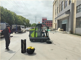 工厂扫地车品牌选择指南，实用性、售后服务、品牌口碑是关键！