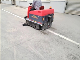 如何选购洗地车？