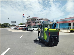 全封闭扫地车