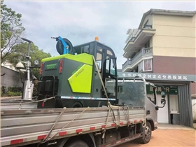 在现代城市的建设与发展中,清扫车发挥着不可或缺的作用 在现代城市的建设与发展中,清扫车发挥着不可或缺的作用
