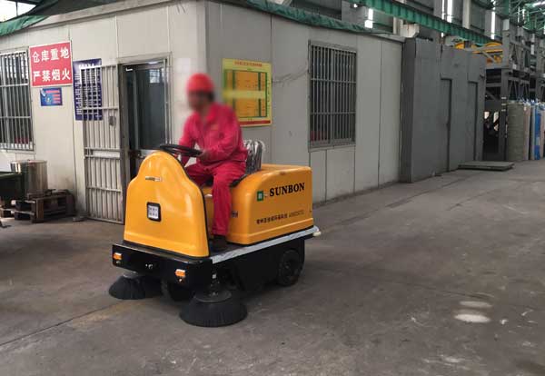 带你近距离了解意昂4小型车间扫地机