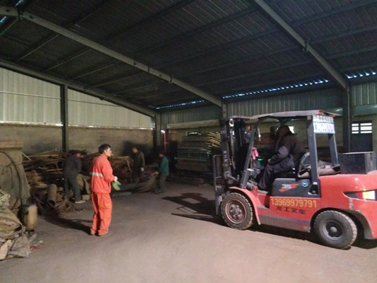仓库扫地车助您解决仓库清扫难题