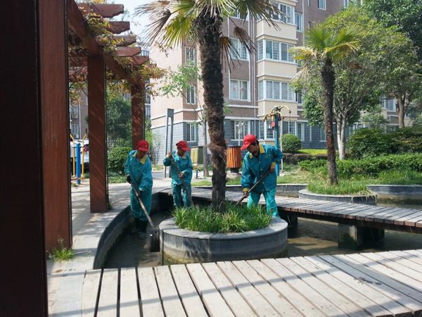 物业园区道路高效清扫就选意昂4电动扫地车